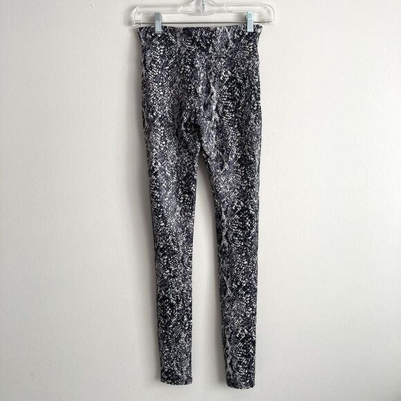 Spanx Leggings Faux Leather Snakeskin Print Black White Womens Size Small - Picture 6 of 7